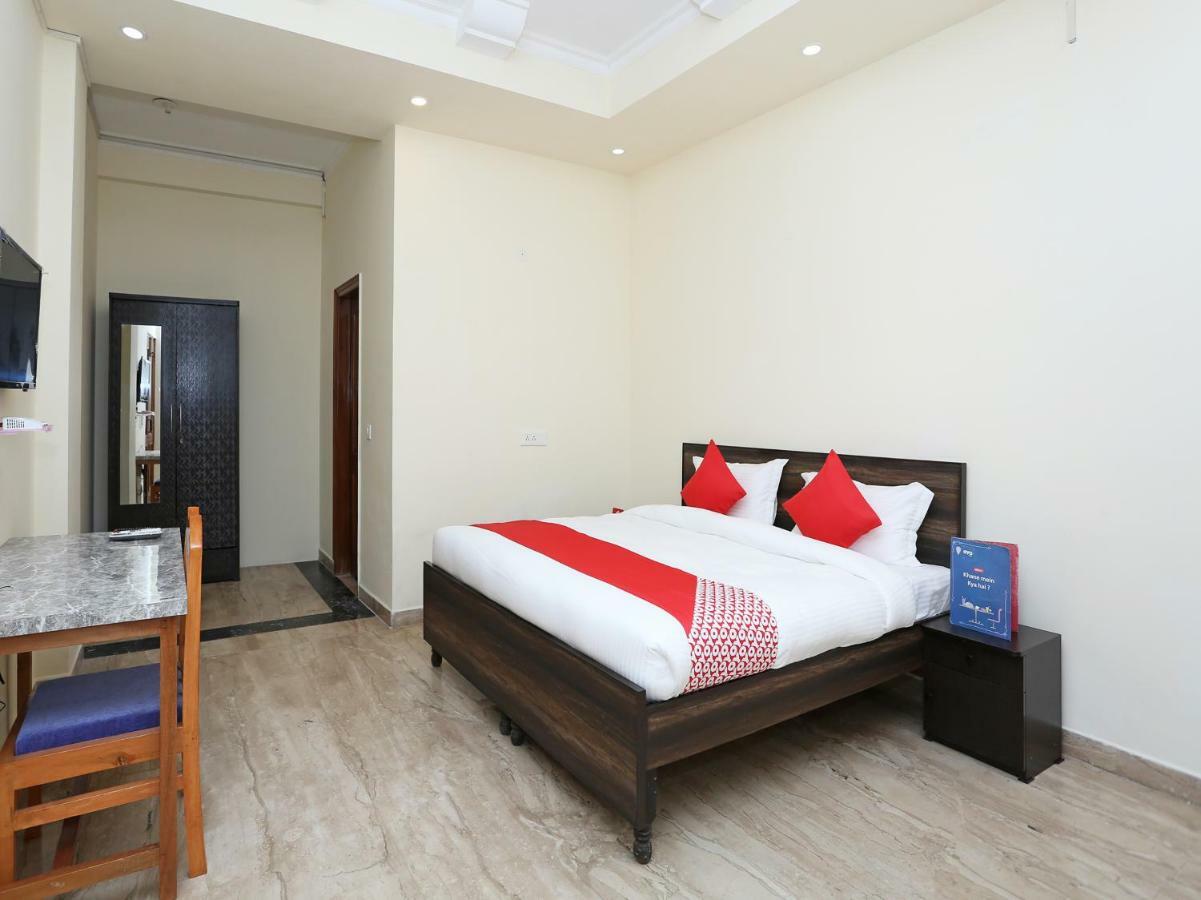 Capital O 38846 Varsha Inn Haripūr Exterior foto